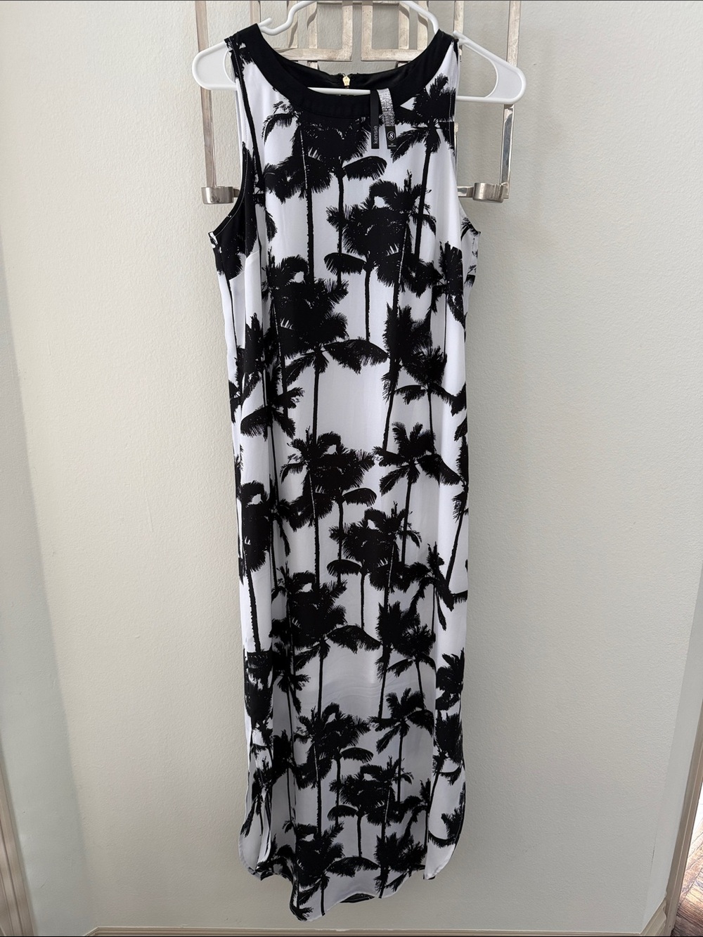 Kensie Black & White Palm-Print Sleeveless Maxi Dress